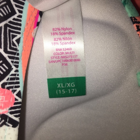 2 piece bikini. - Picture 5 of 6